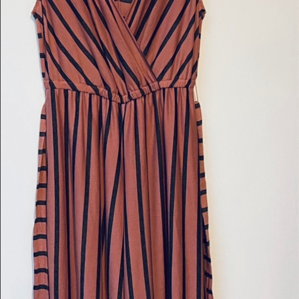 Torrid pink and gray cropped jumpsuit size 0 (12)